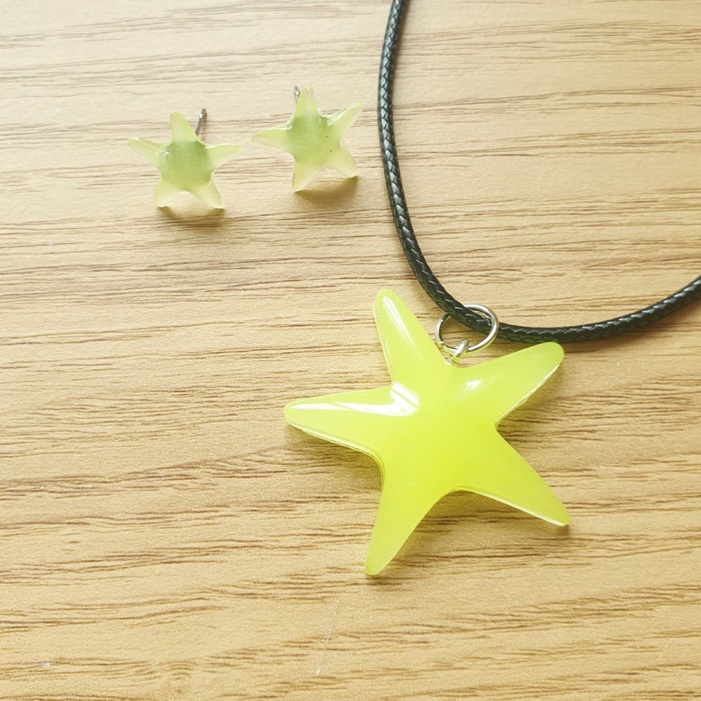 GLOW IN THE DARK Star Shaped Necklace & Stud Set